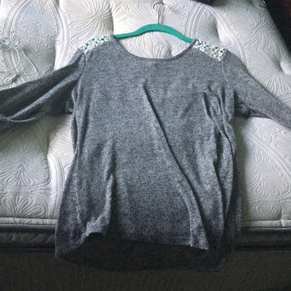 Gravy long sleeve with lace details-shoulders&back